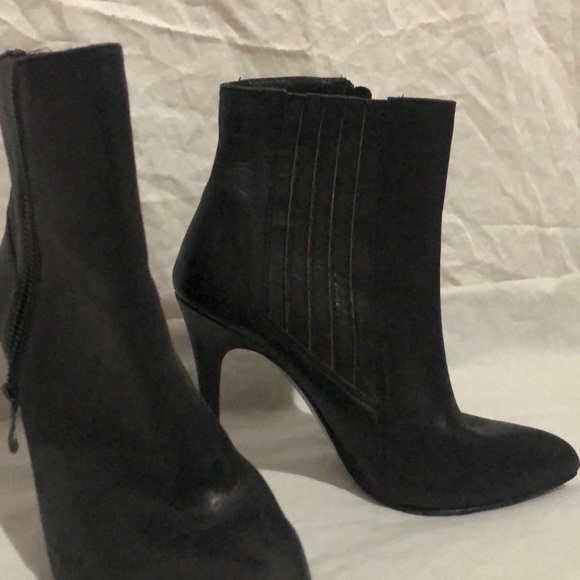 Chinese Laundry black leather booties - Picture 2 of 6